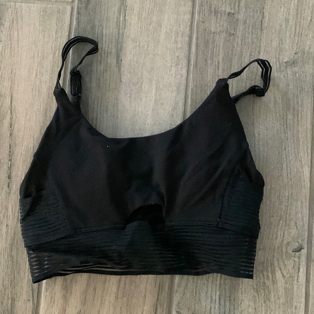 Alo yoga shadow stripe sports bra